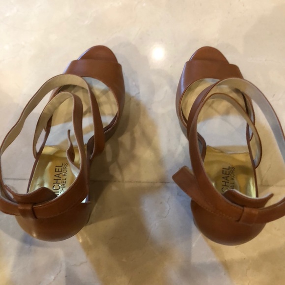 Michael Kor Platform shoes - Picture 4 of 4